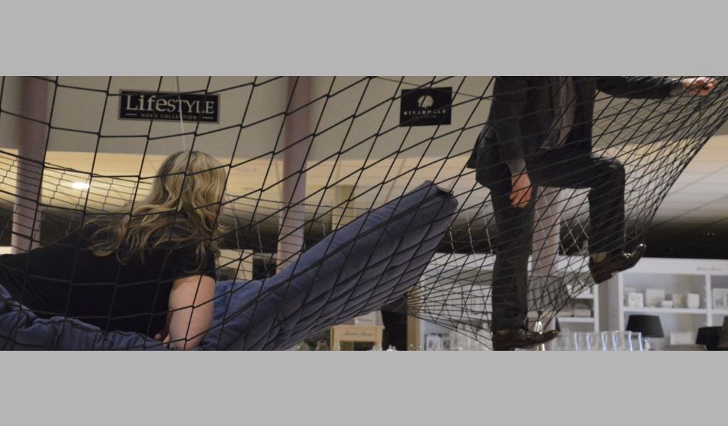 Impressie 12 van voorstelling: Ingebed (Bedbound)