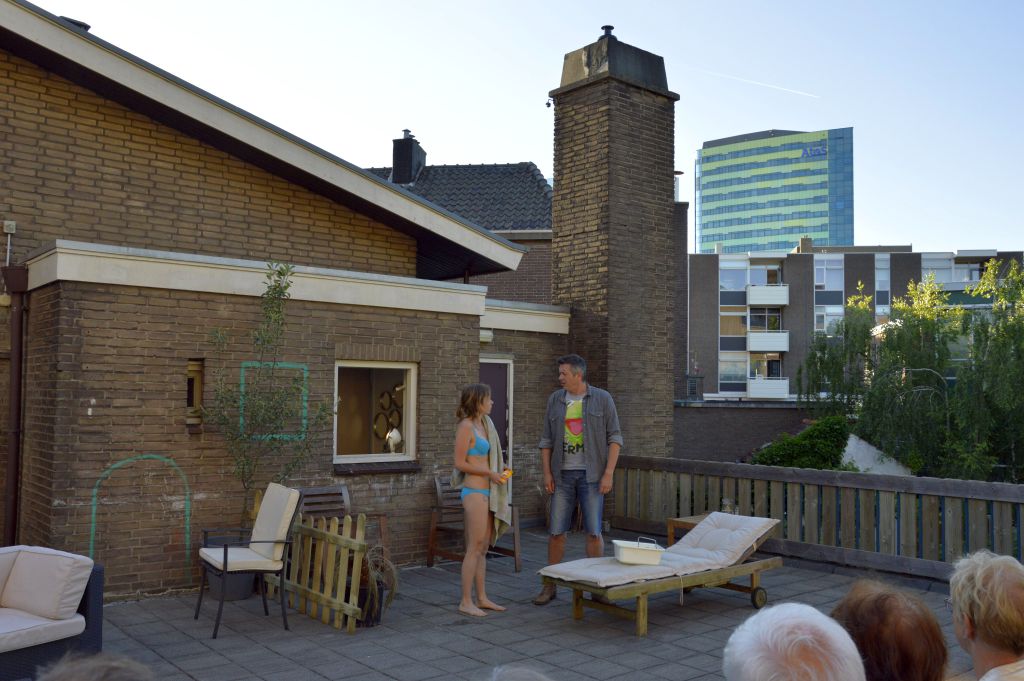 Impressie 4 van voorstelling: Bij het kanaal naar links