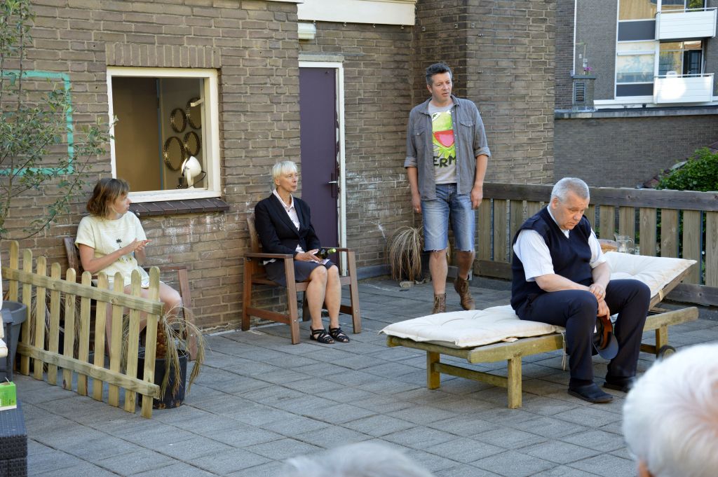 Impressie 10 van voorstelling: Bij het kanaal naar links